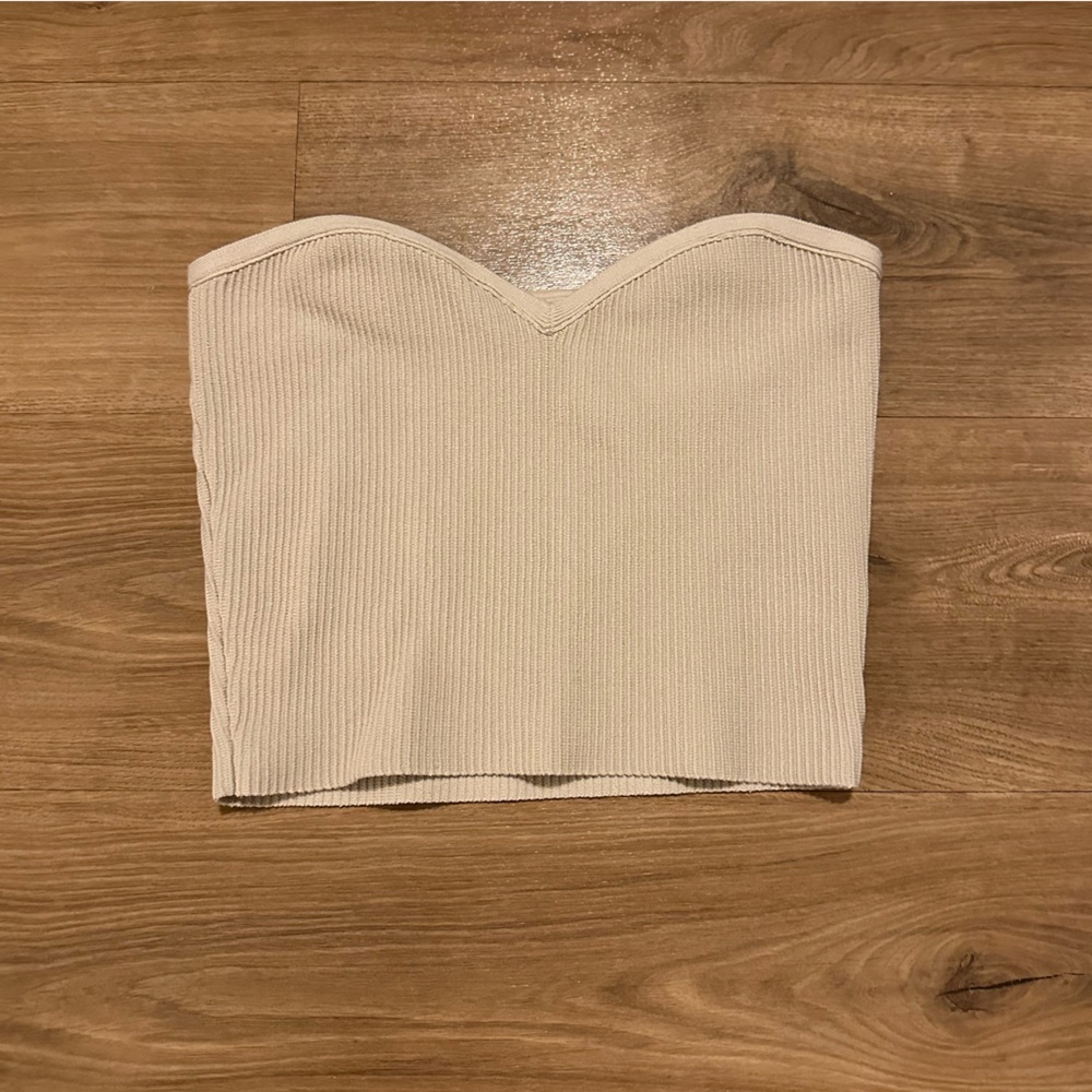 Babaton Light Gray Ribbed Strapless Crop Top